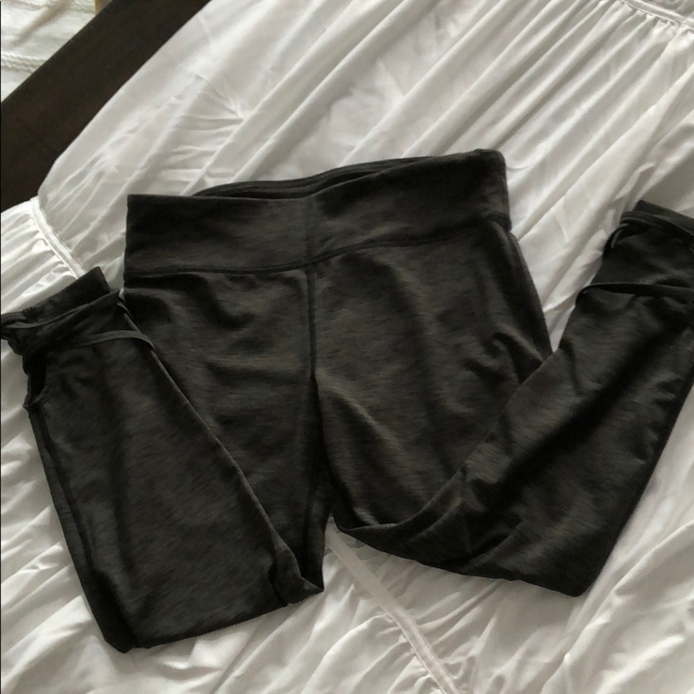 3/4 Dark green leggings